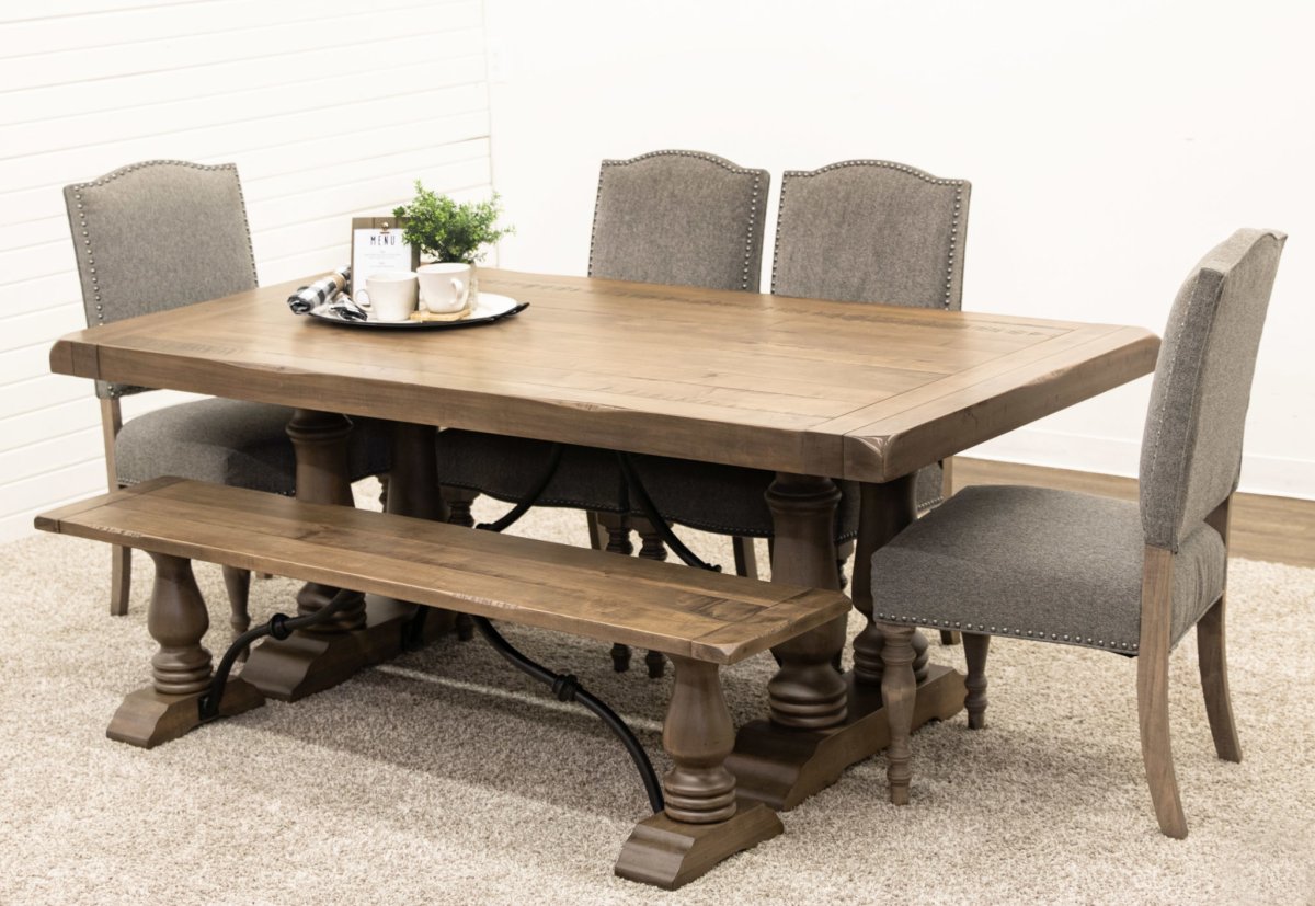 Рустикальный деревянный стол