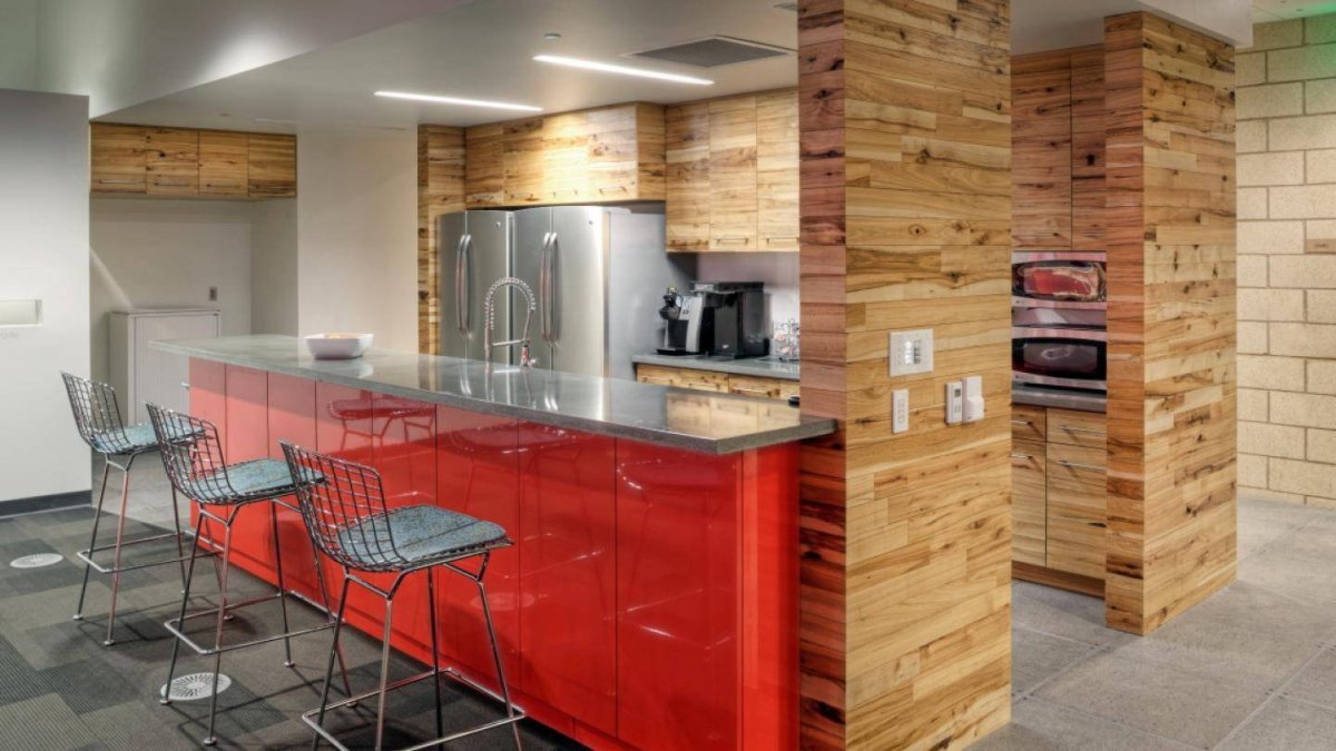 Ламинат на стену в кухне