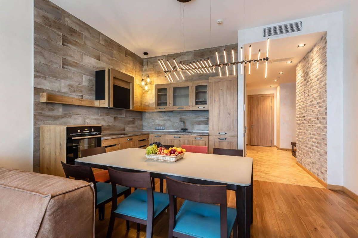 Отделка стен ламинатом на кухне