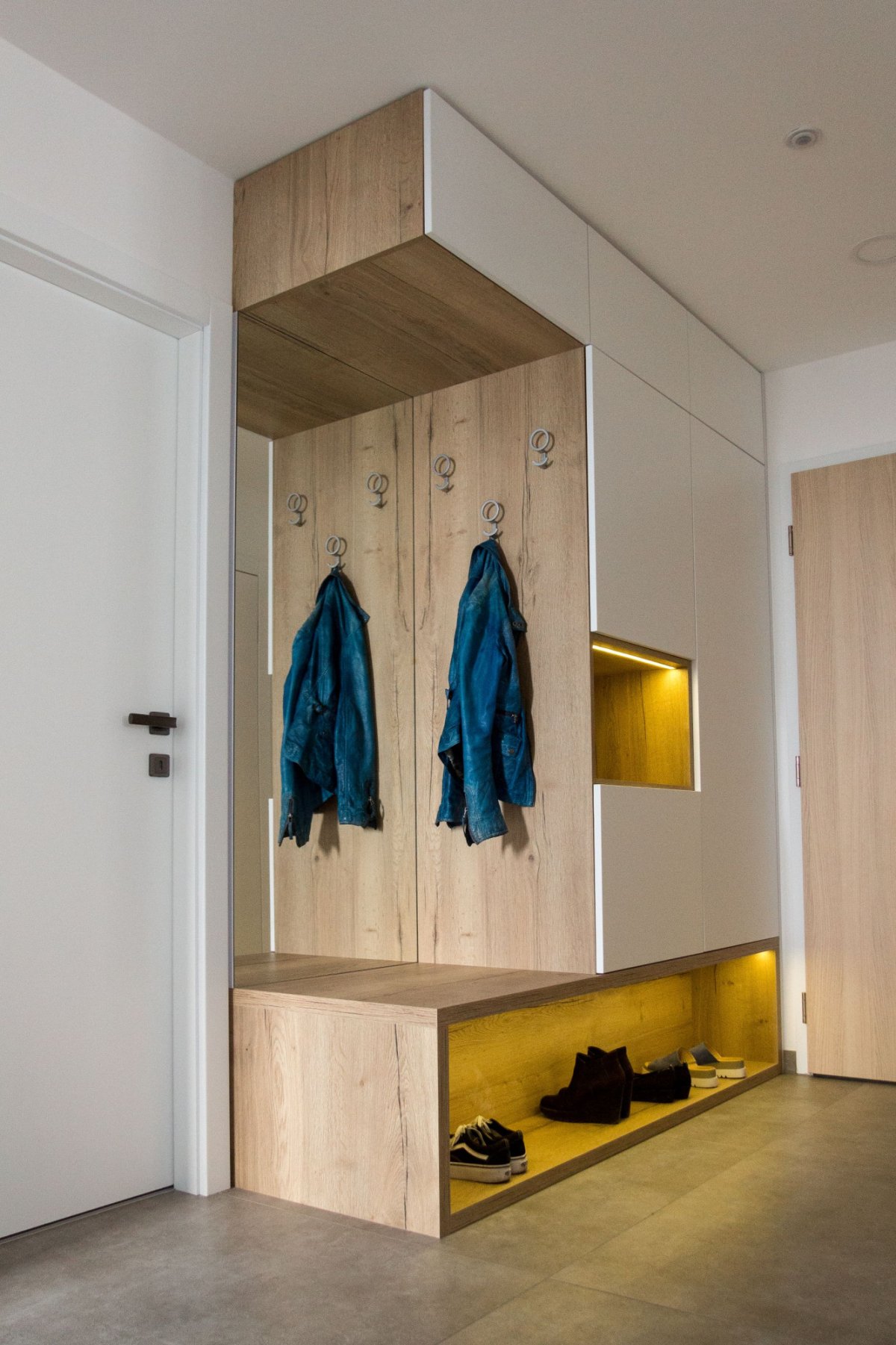 Вешалка в прихожую