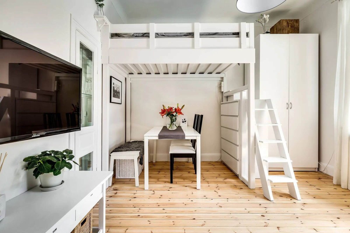 Студия с антресолью