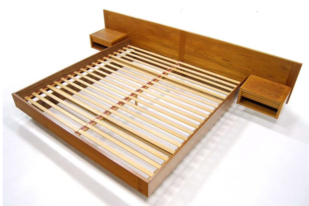 Кровать из массива дерева