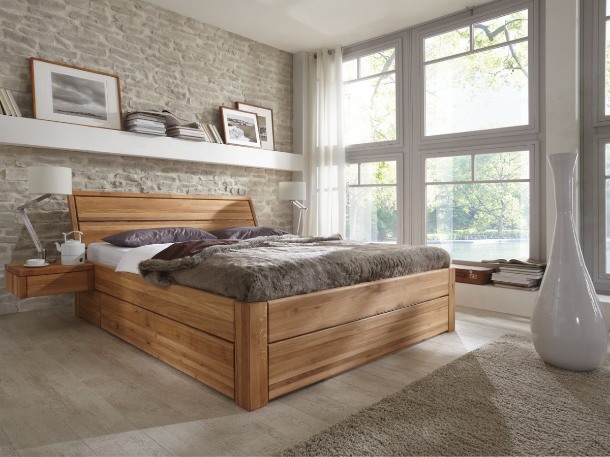 Двуспальная кровать из бруса