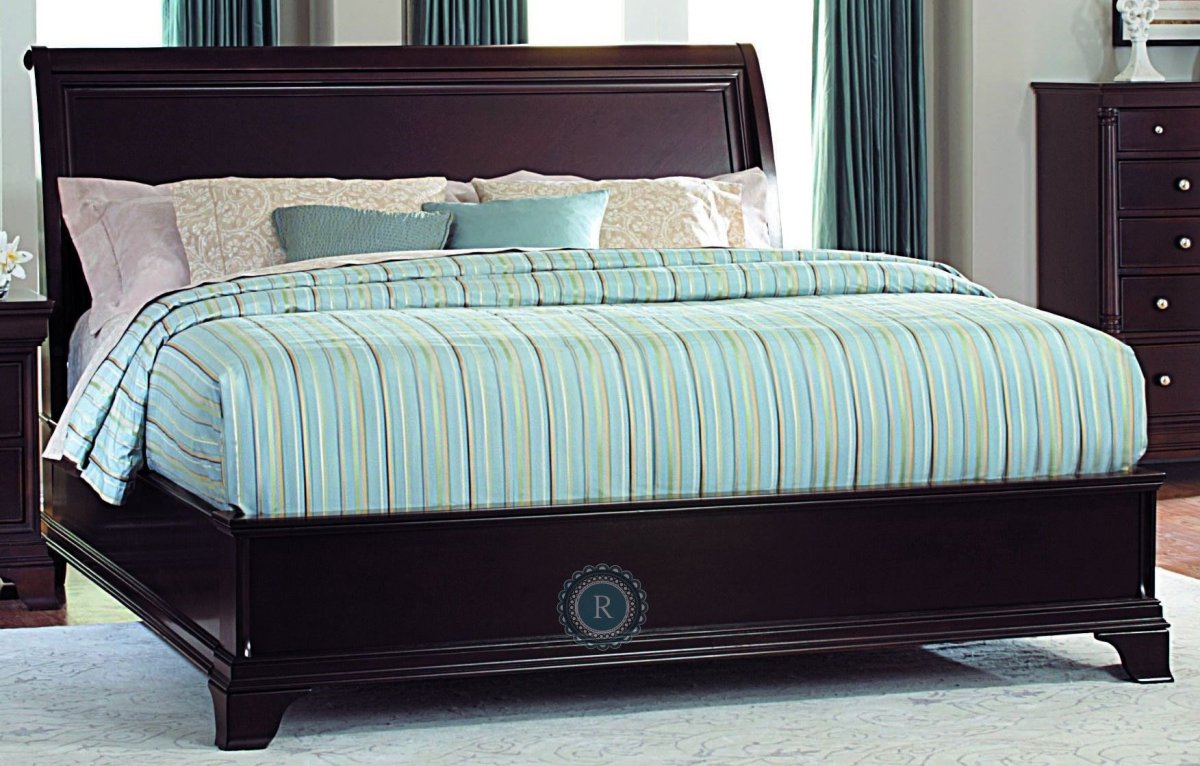 Кровать из дерева с местом для хранений