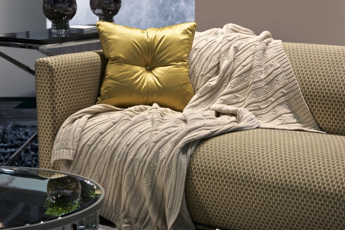 Собака под одеялом