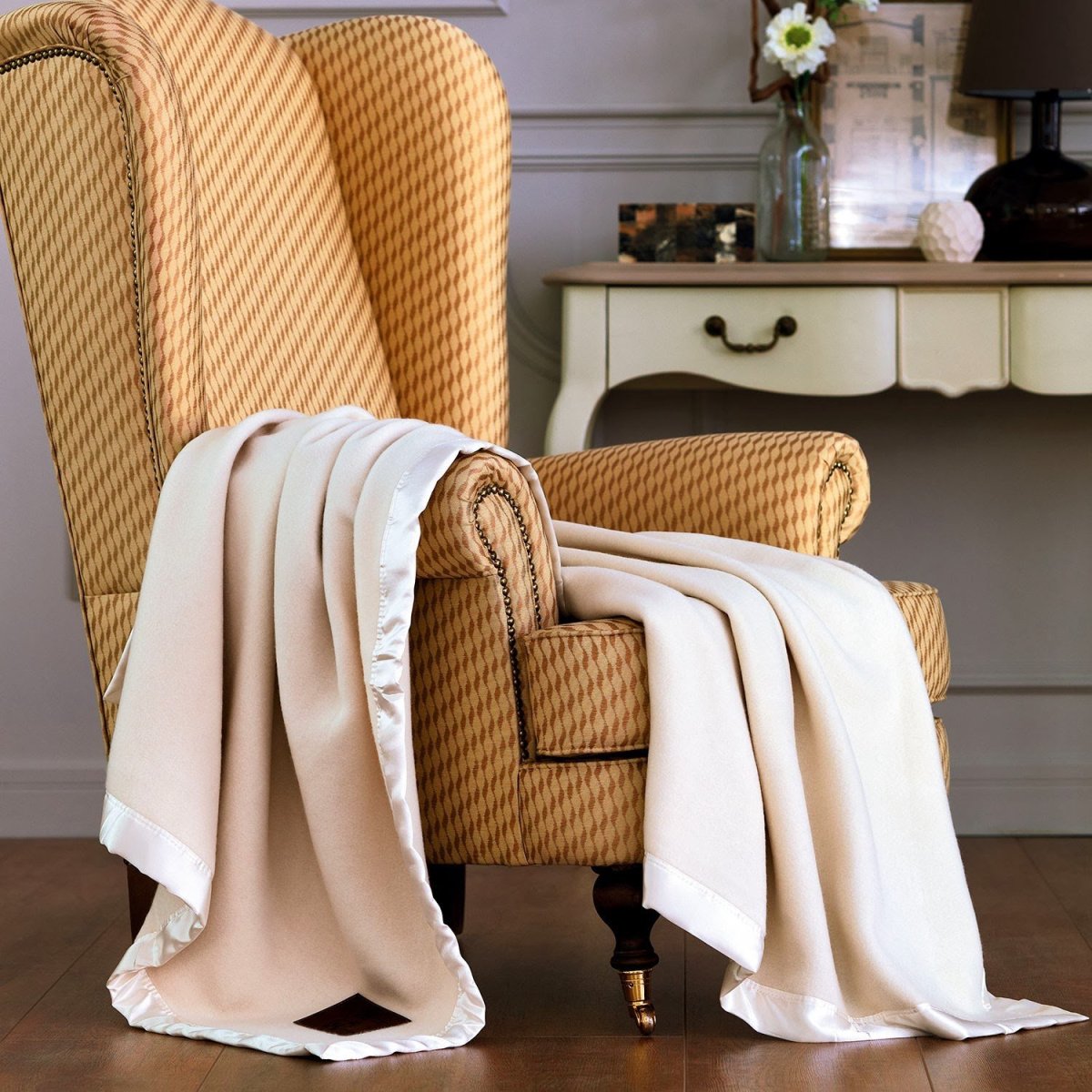 Пледы и подушки в интерьере