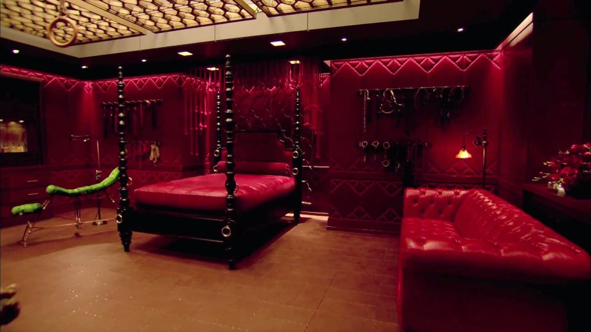 Красные стены в интерьере