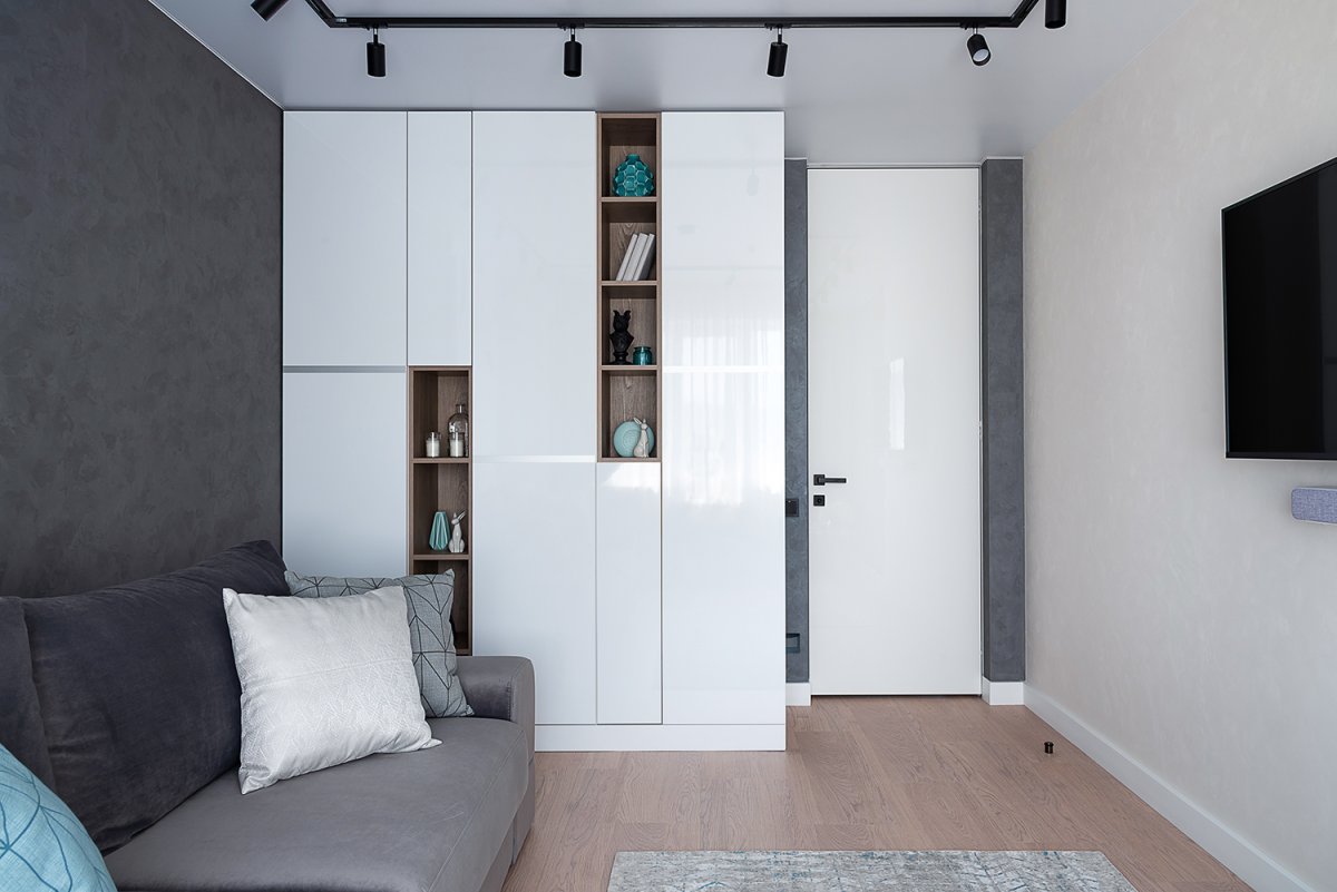 Скрытая дверь ламинатом