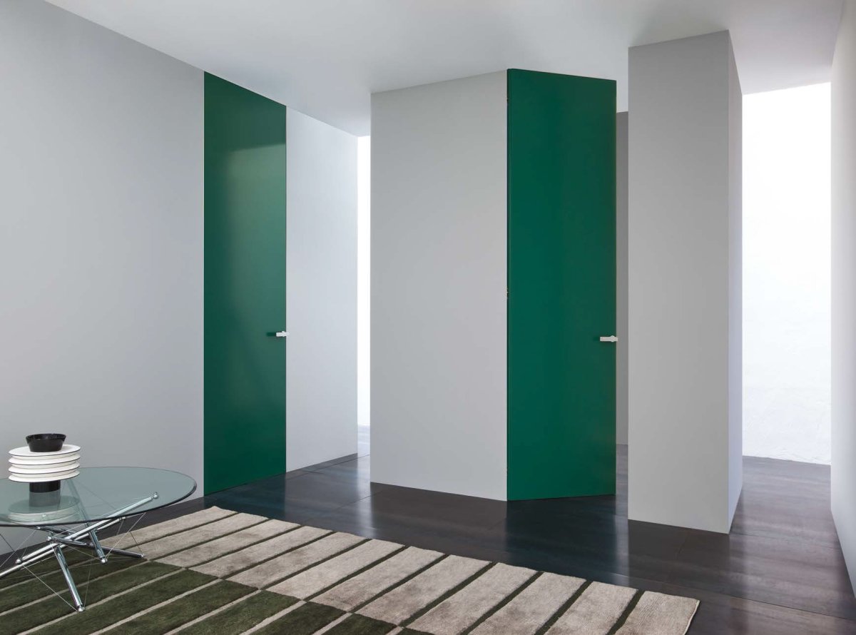 Интерьер коридора в квартире с дверями Invisible