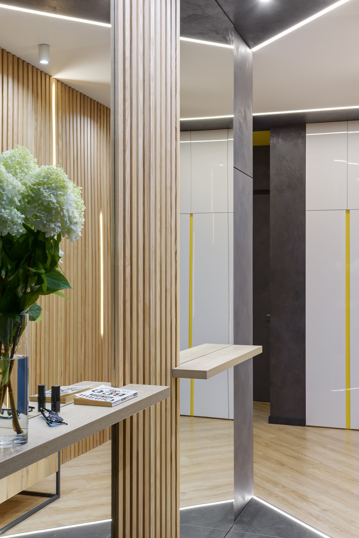 Стеновые панели в интерьере прихожей