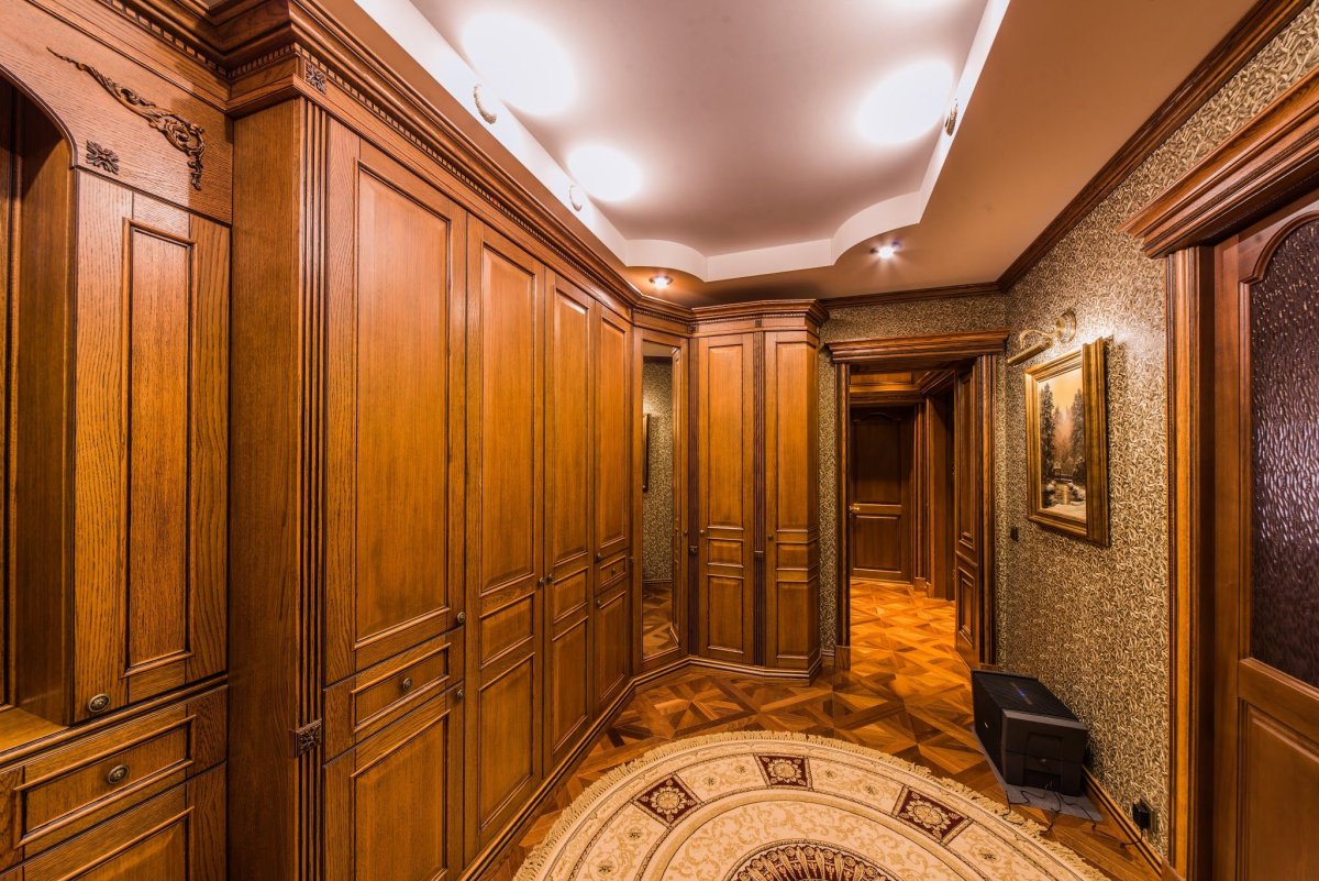 Багеты на стенах в интерьере