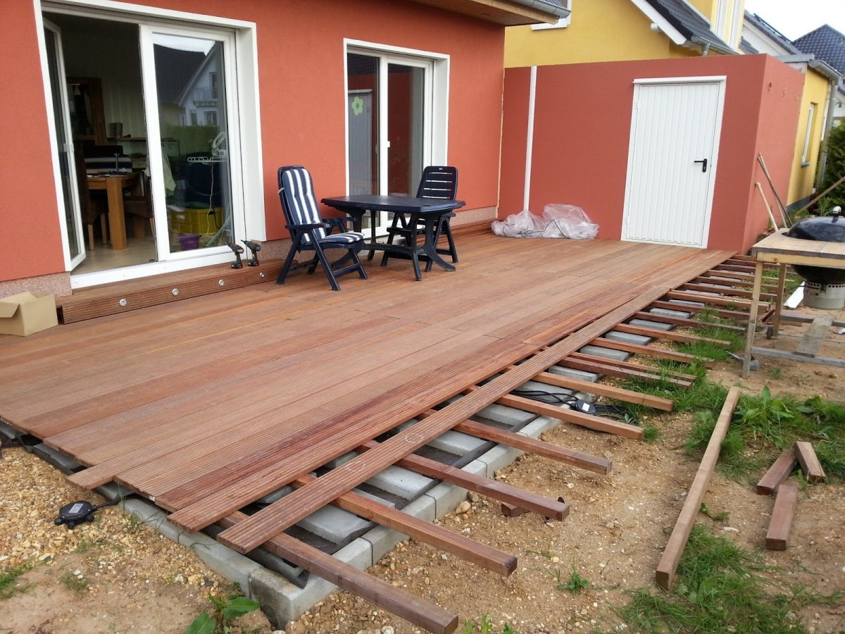 Деревянный пол на веранде