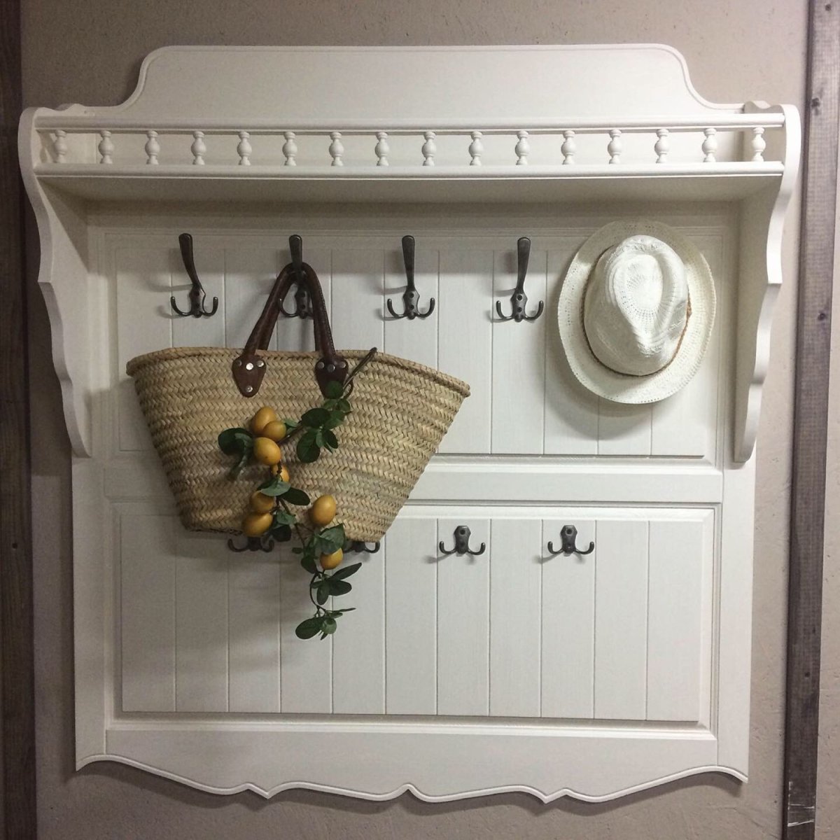 Крючки для сумок в прихожую