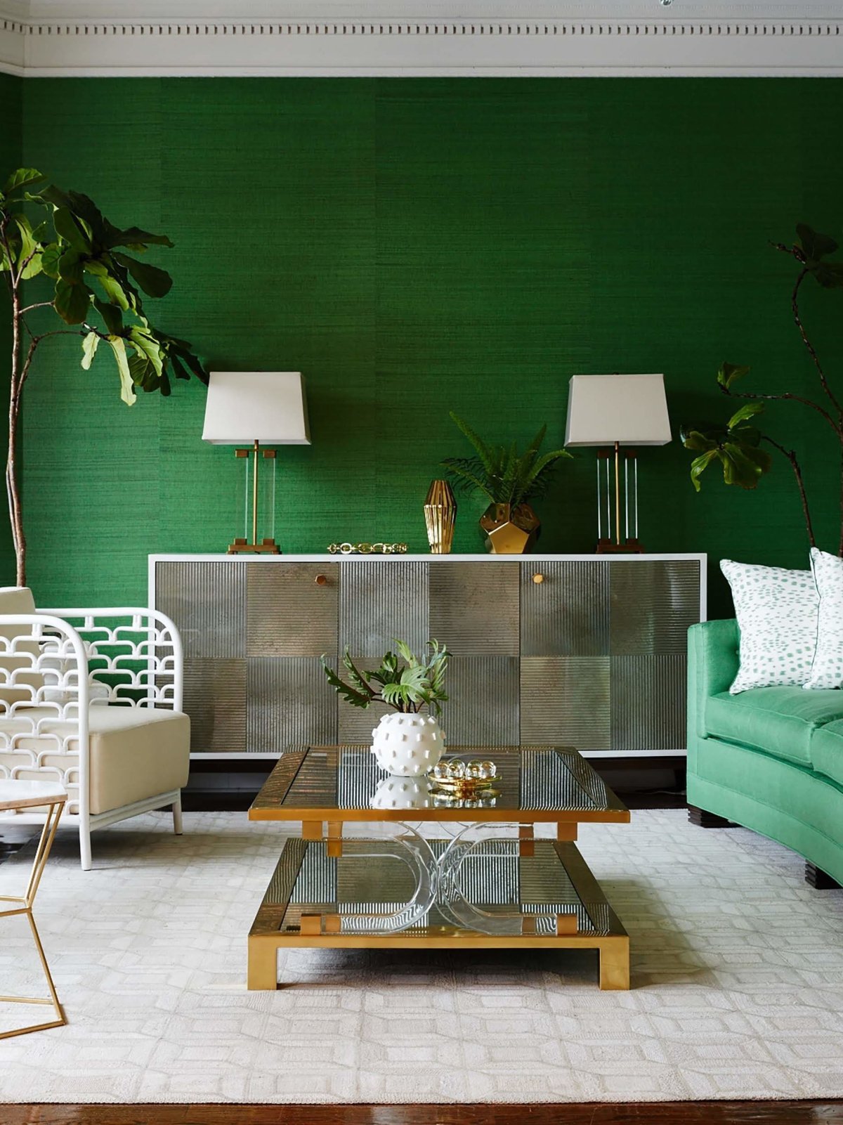 Изумрудно зеленый цвет в интерьере