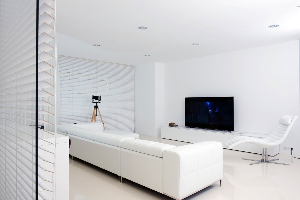 9085 Белые в интерьере обои