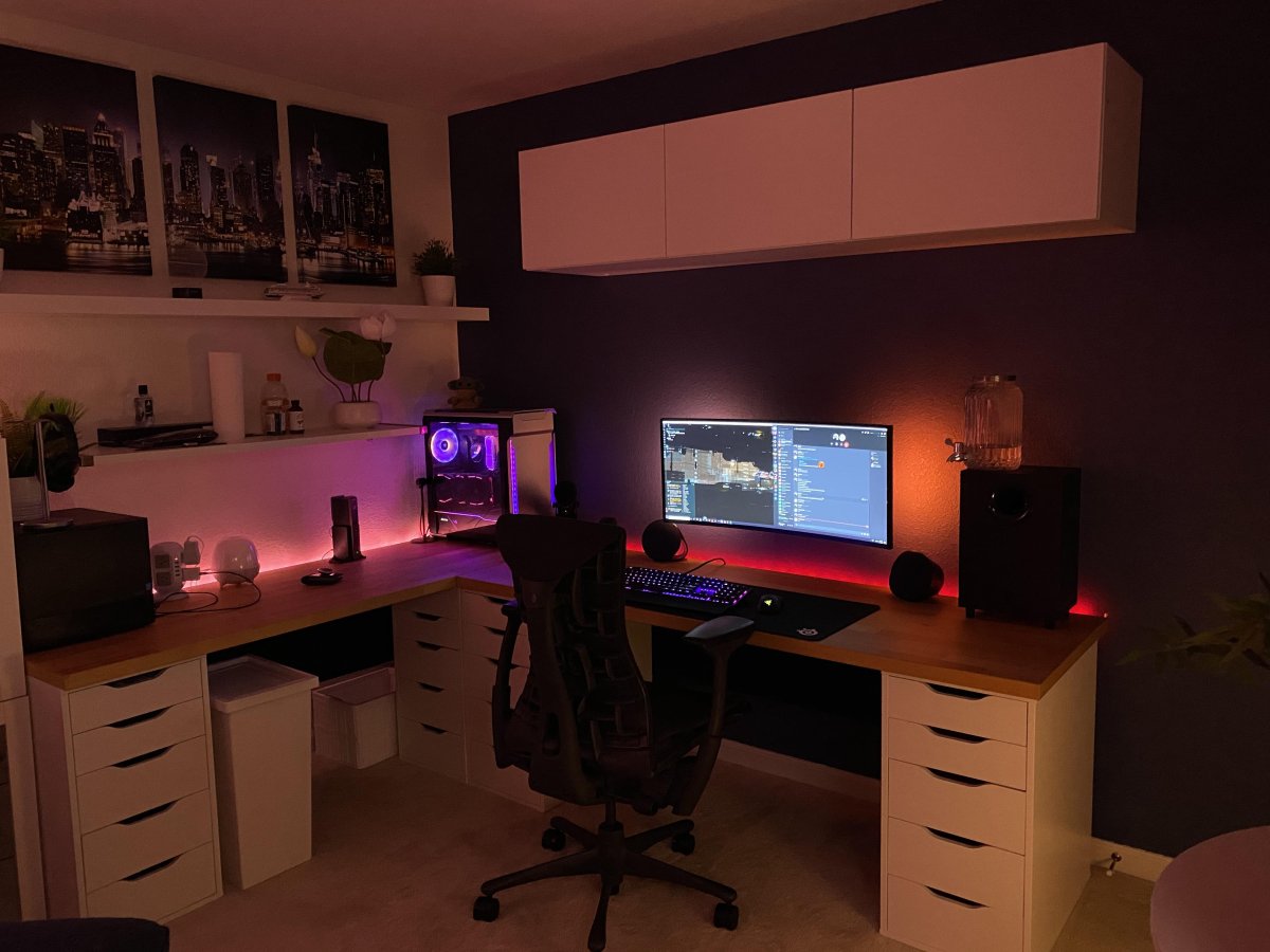 Комната с компьютером