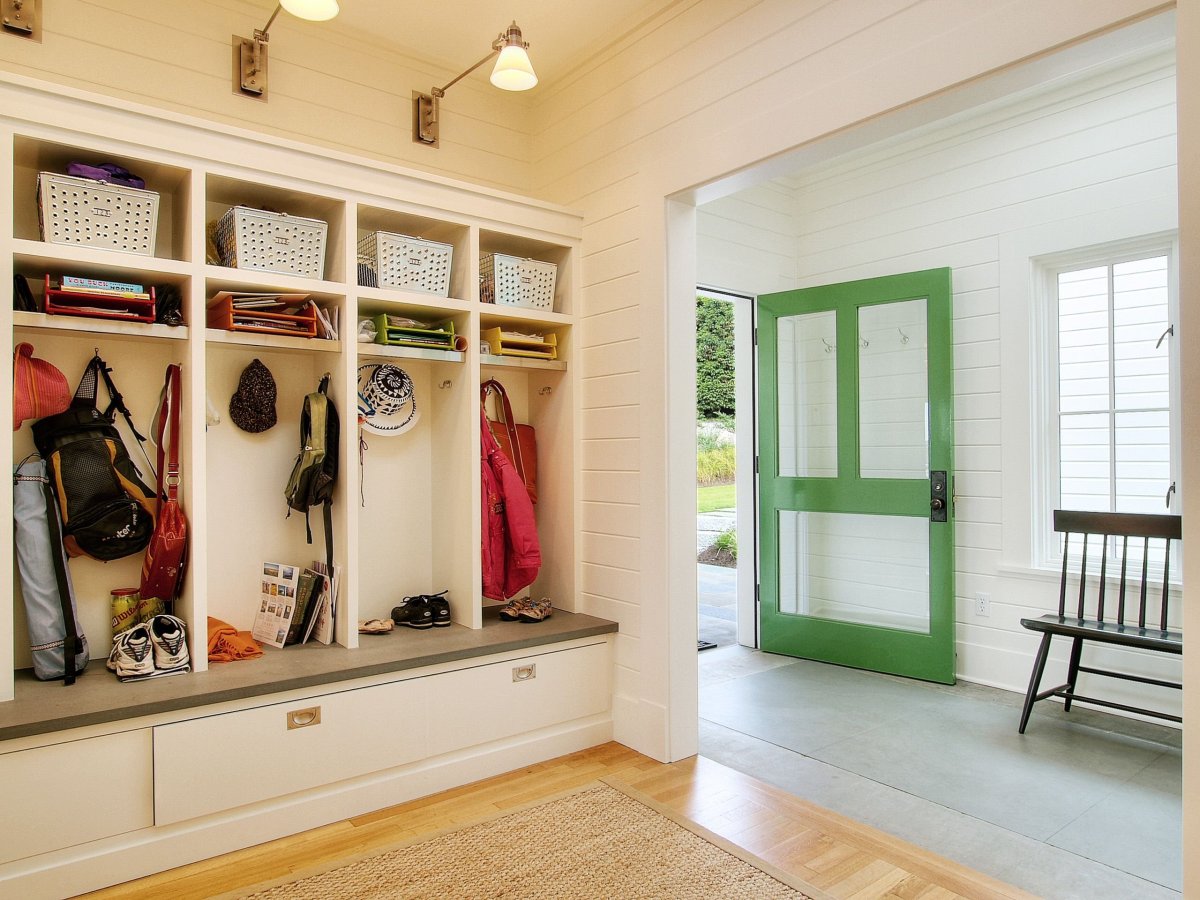 Прихожая в стиле Кантри