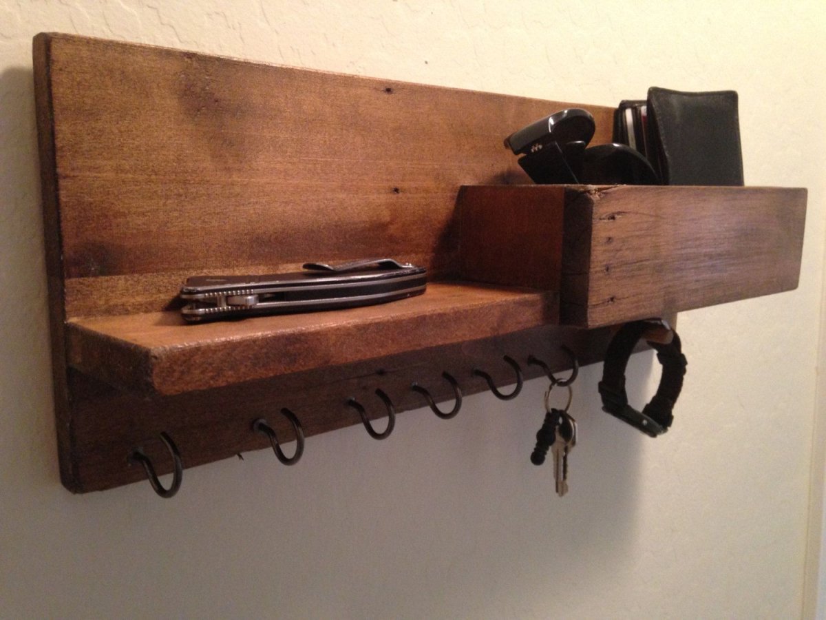 Полка под ключи в коридор дерево