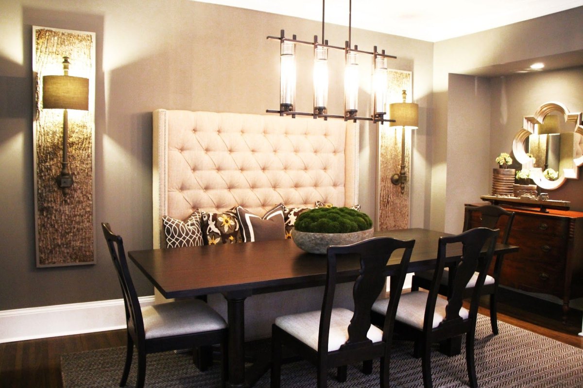 Интерьер кухни с диваном