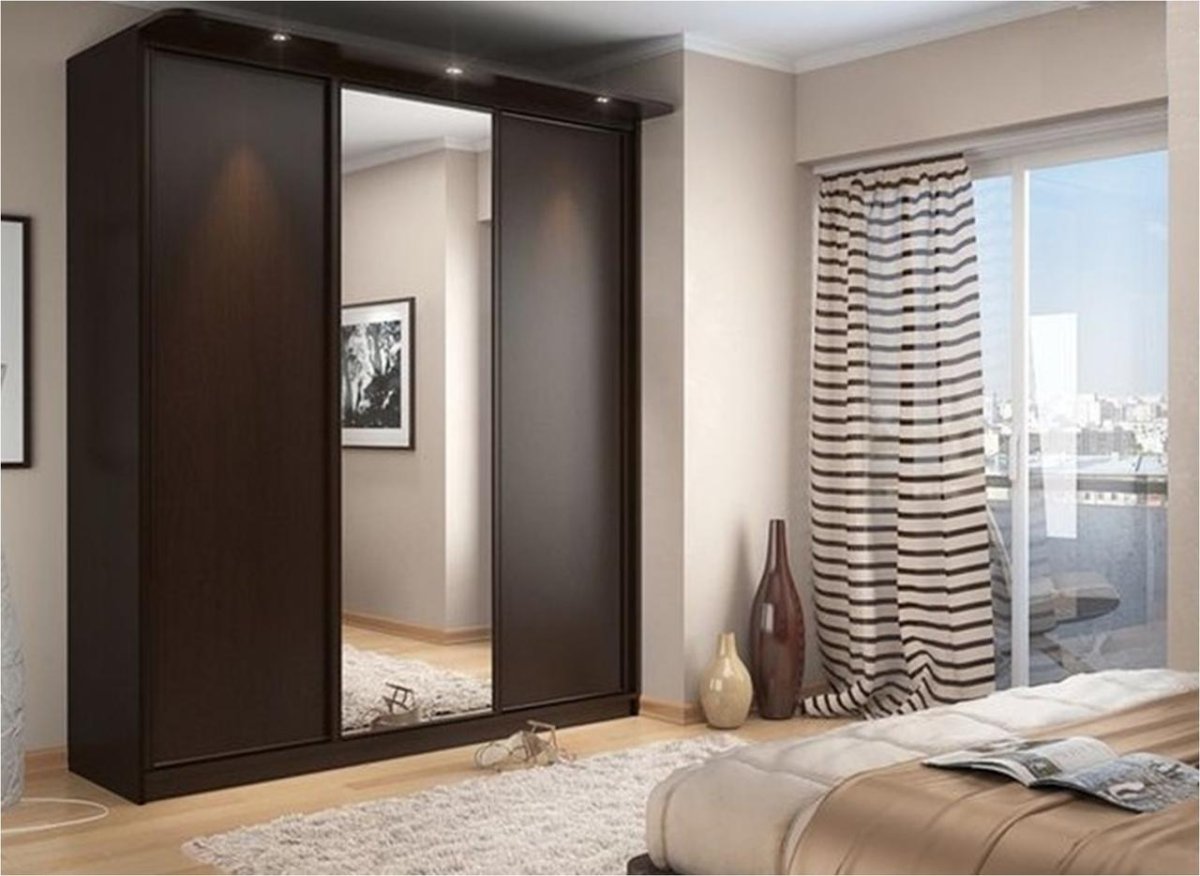 Красивый гардеробный шкаф