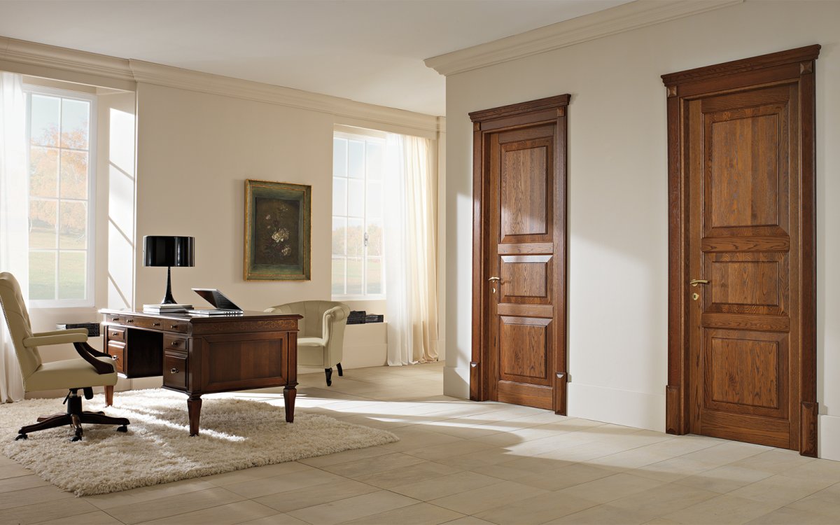 Интерьер прихожей в доме из клееного бруса