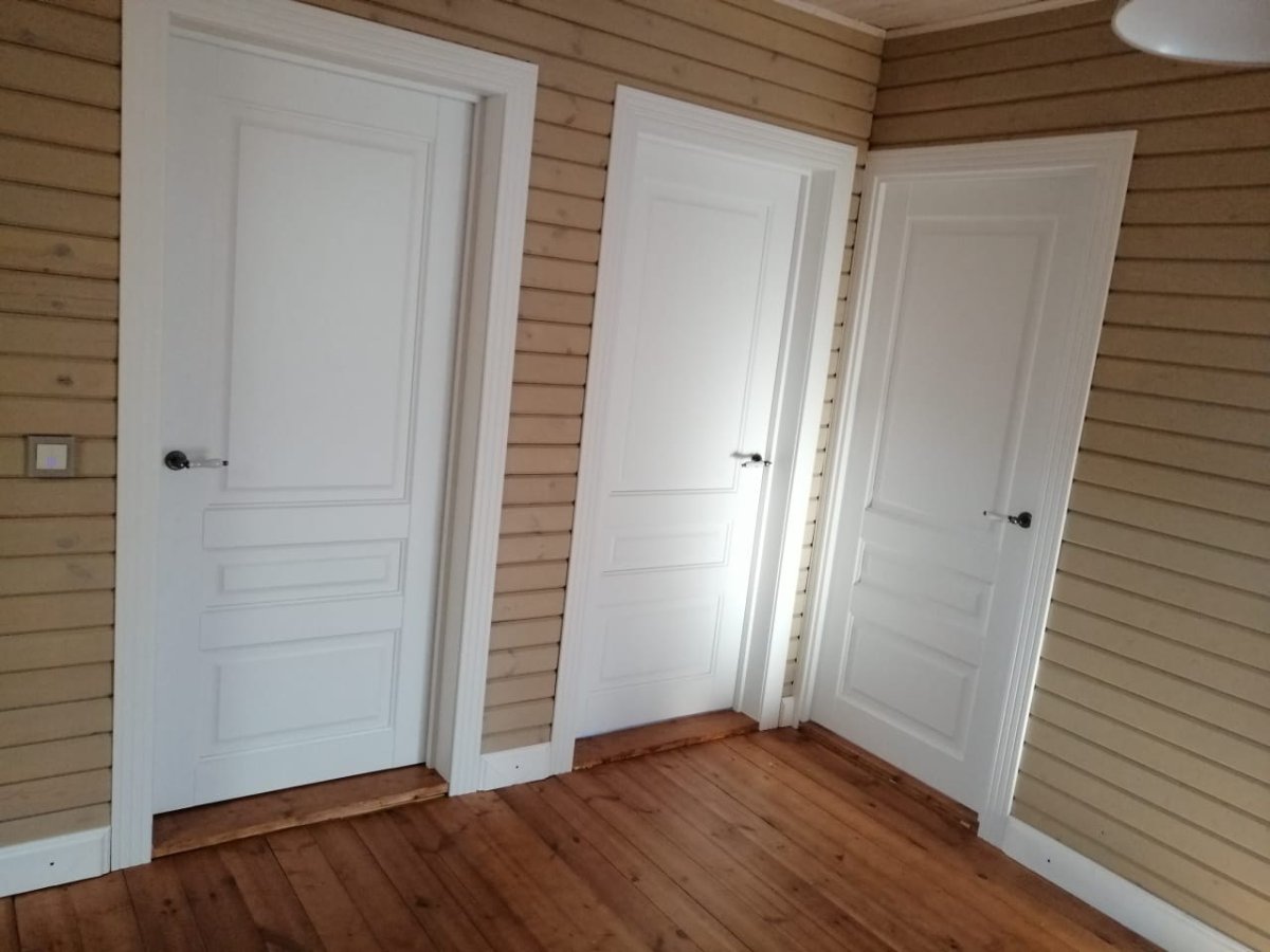 Деревянные двери в интерьере