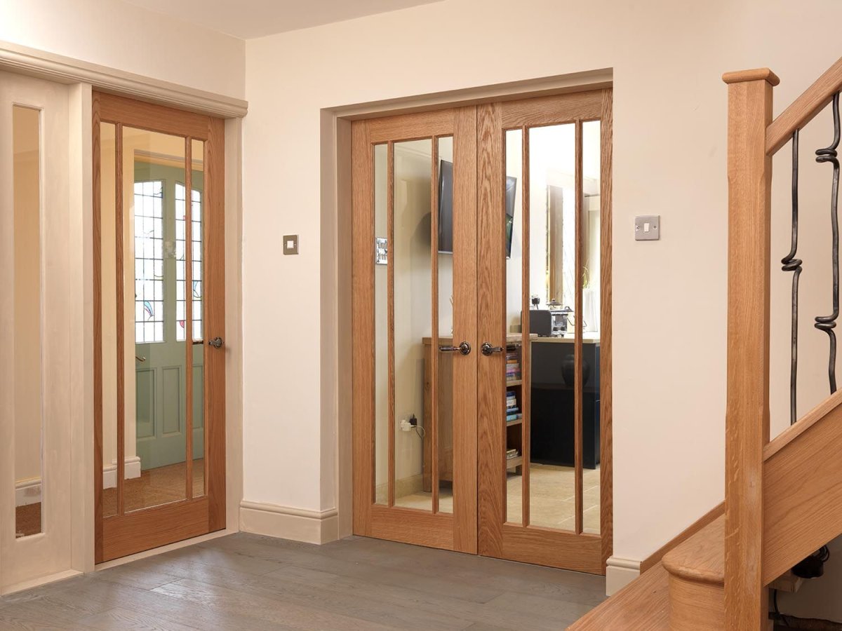 Двери под дерево в интерьере