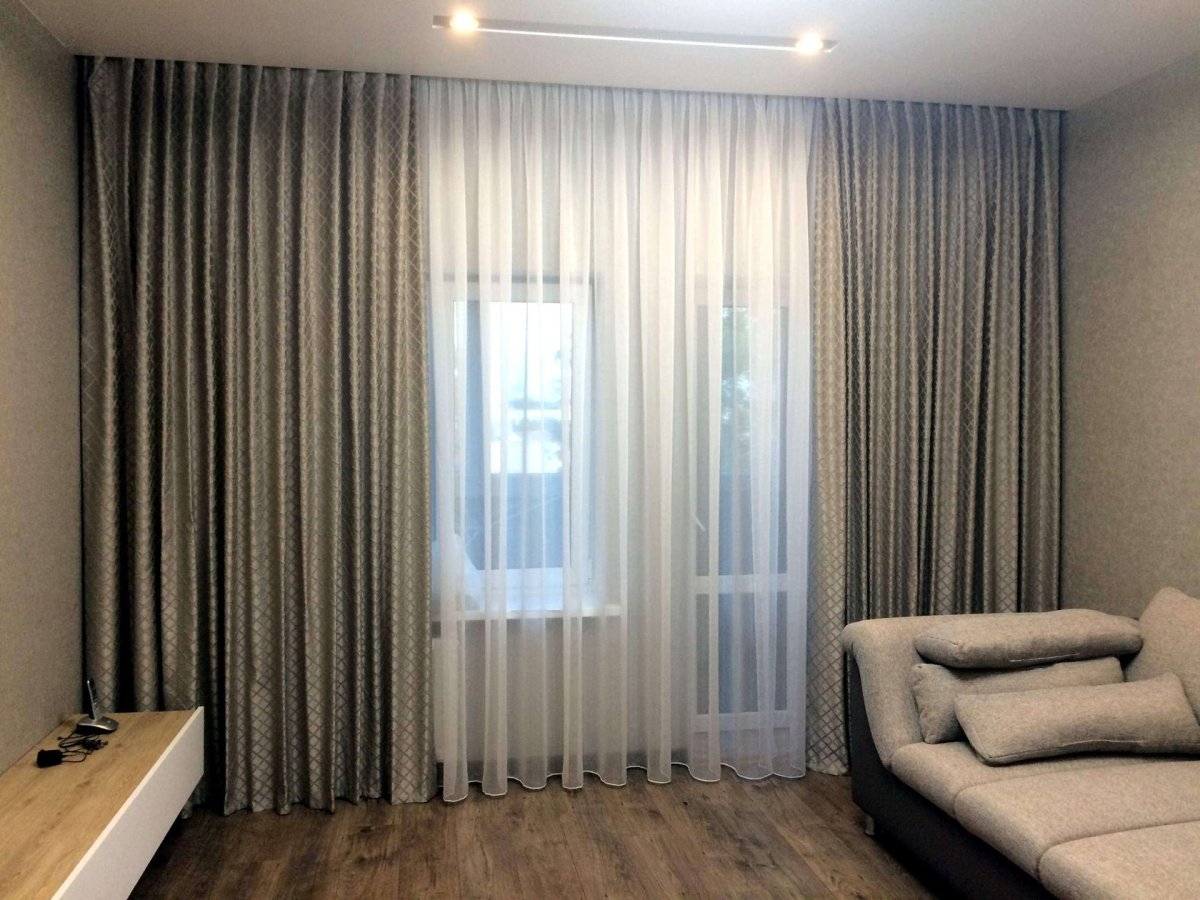 Шторы с ламбрекенами для зала