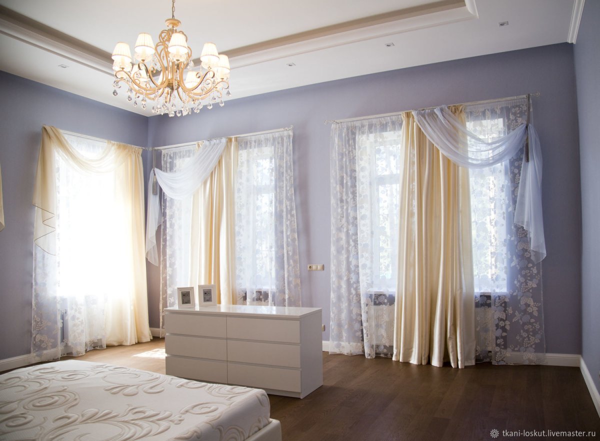 Темная тюль в спальне