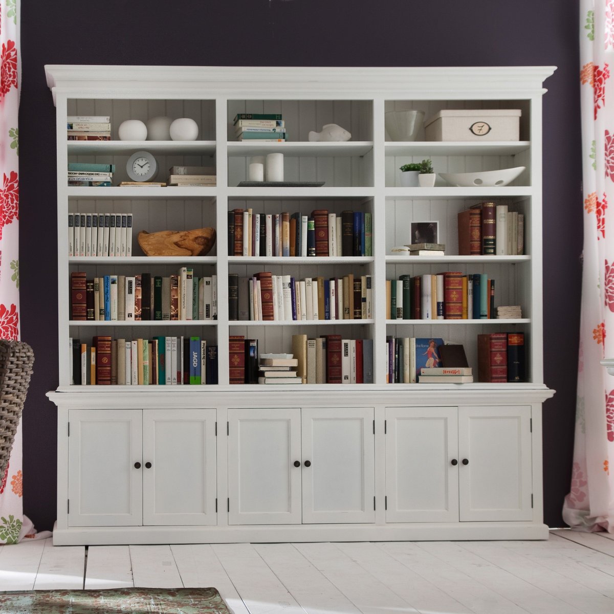 Bookcase — книжный шкаф