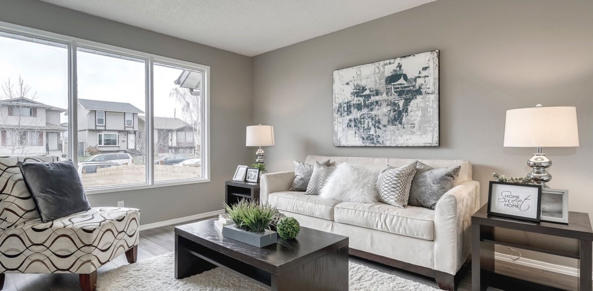 Крашенные стены в гостиной