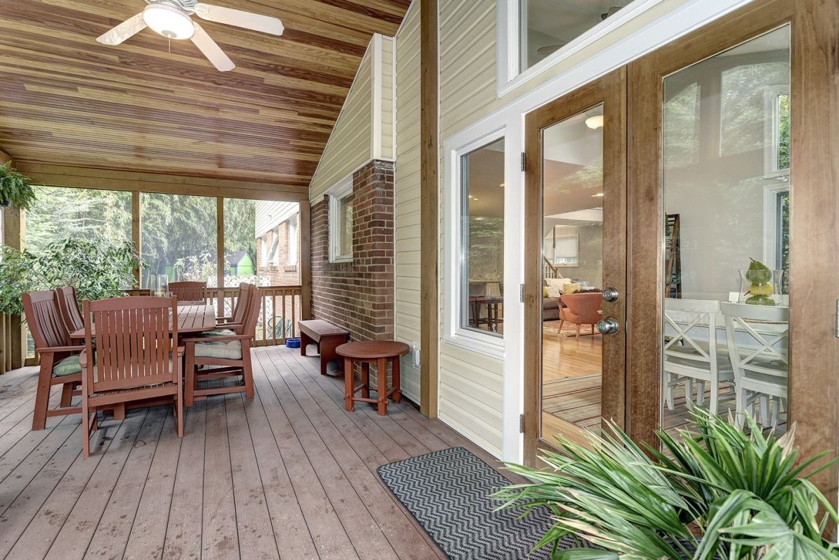 Отделка веранды с улицы