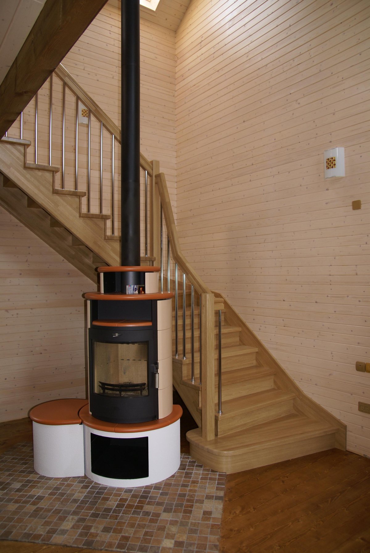 Облицовка каминной трубы внутри дома