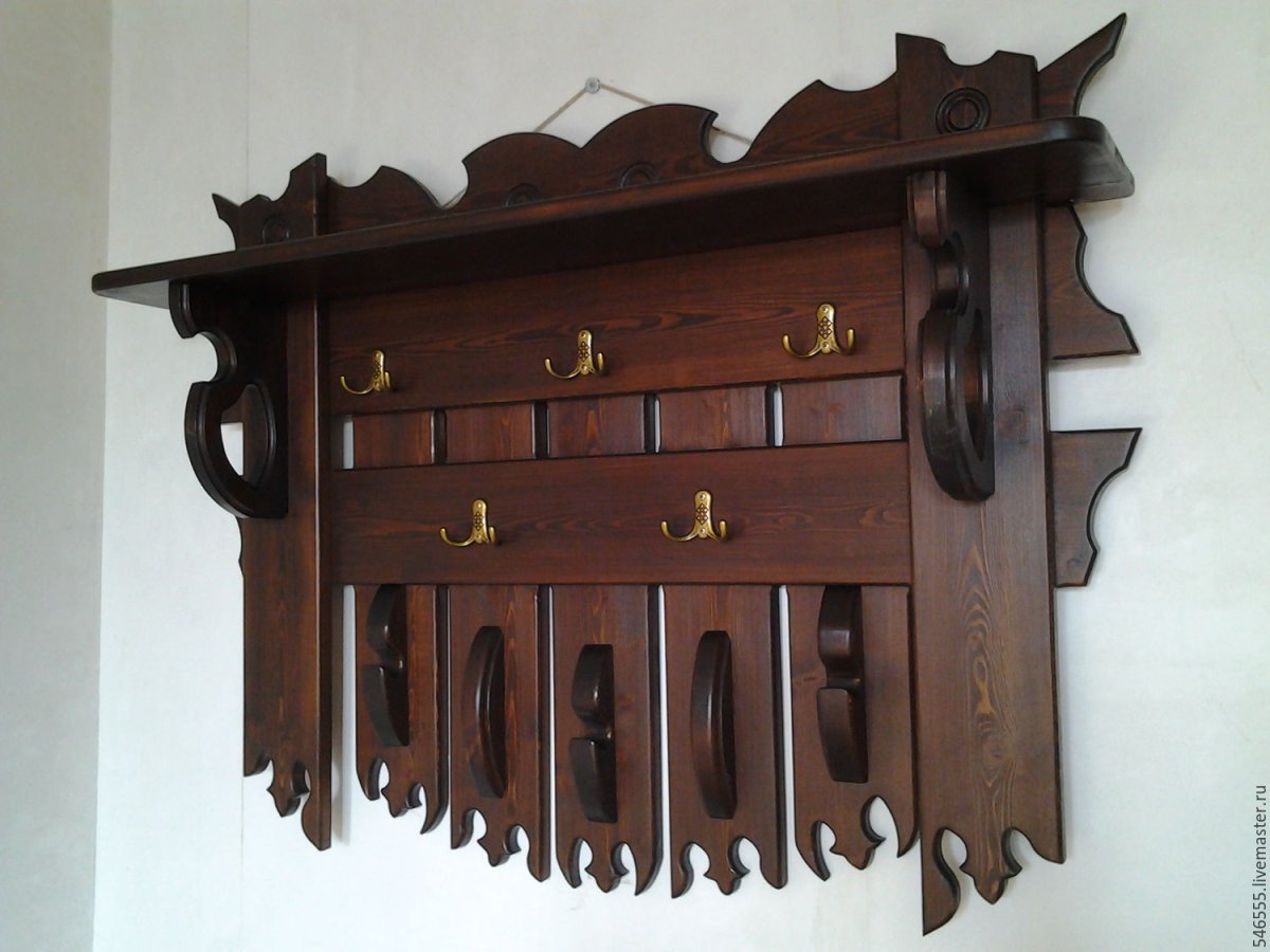 Вешалка из дерева