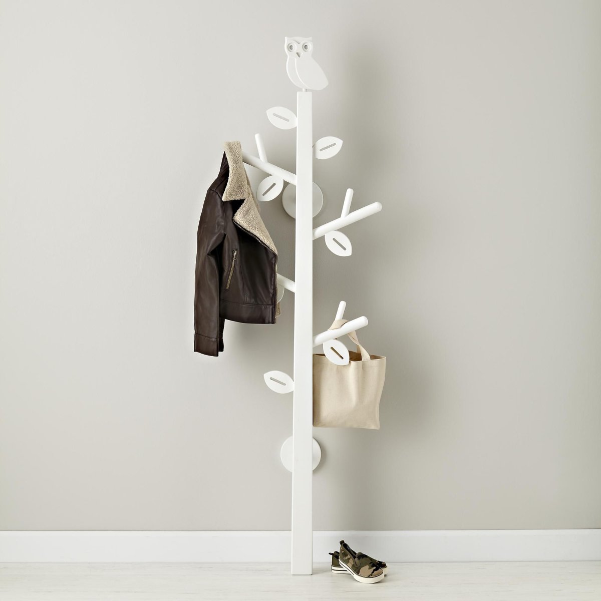 Декоративные вешалки из дерева