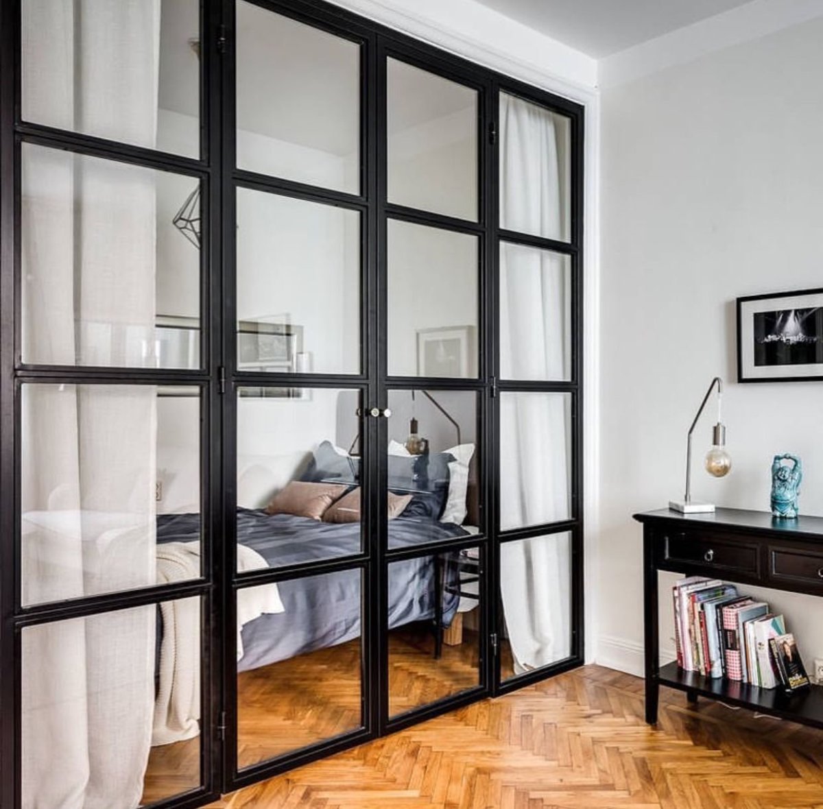 Стеклянная перегородка на кухне