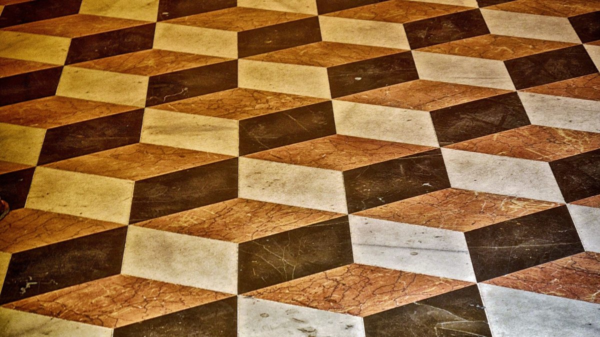 Плиточный пол в перспективе