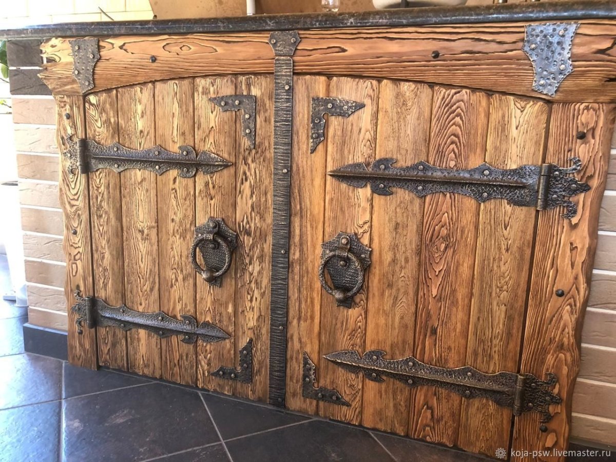 Дверь входная деревянная