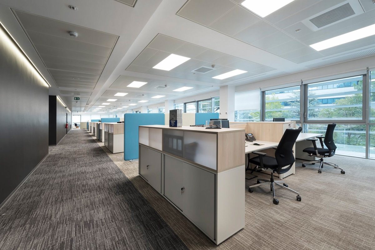 Офисная планировка кабинетов с мебелью