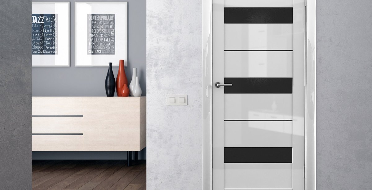 Дверь с узором белая и чёрная