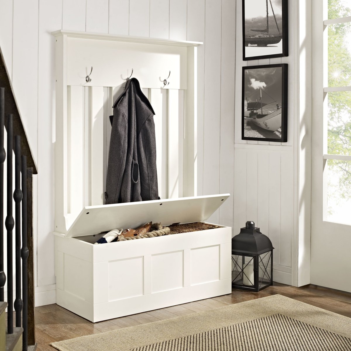 Прихожая с сиденьем и вешалкой