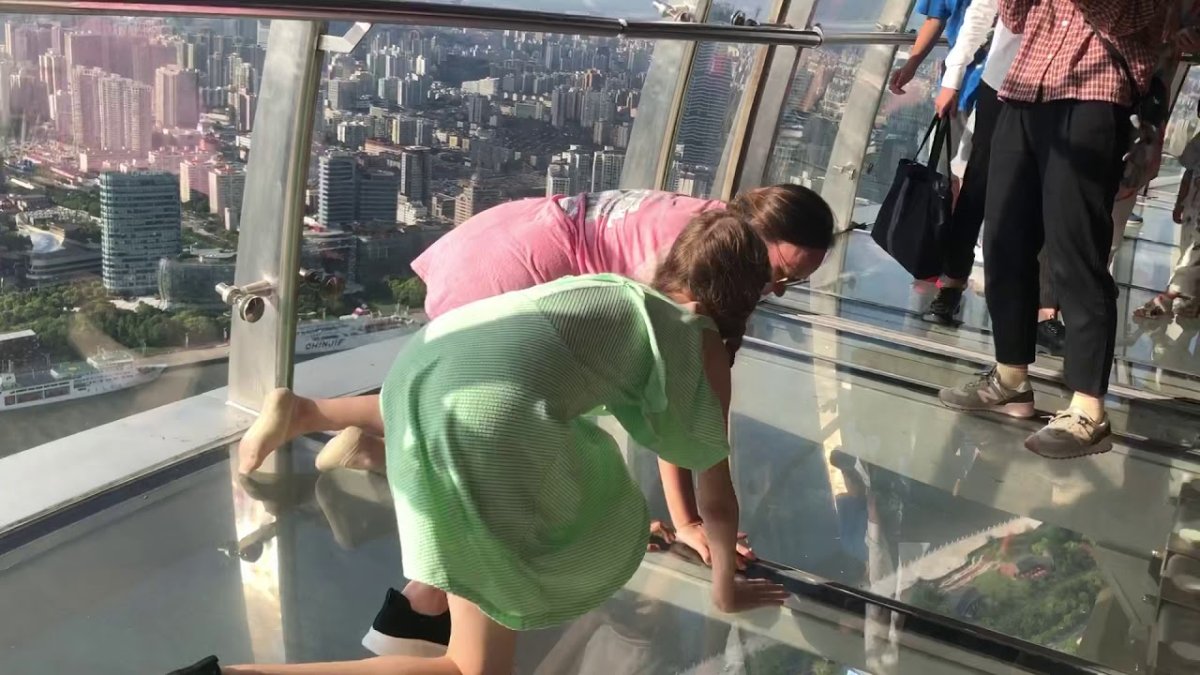 Стеклянный прозрачный пол