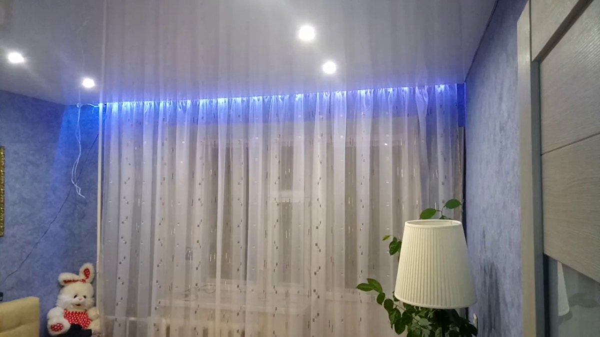 Светодиодная лента в интерьере спальни