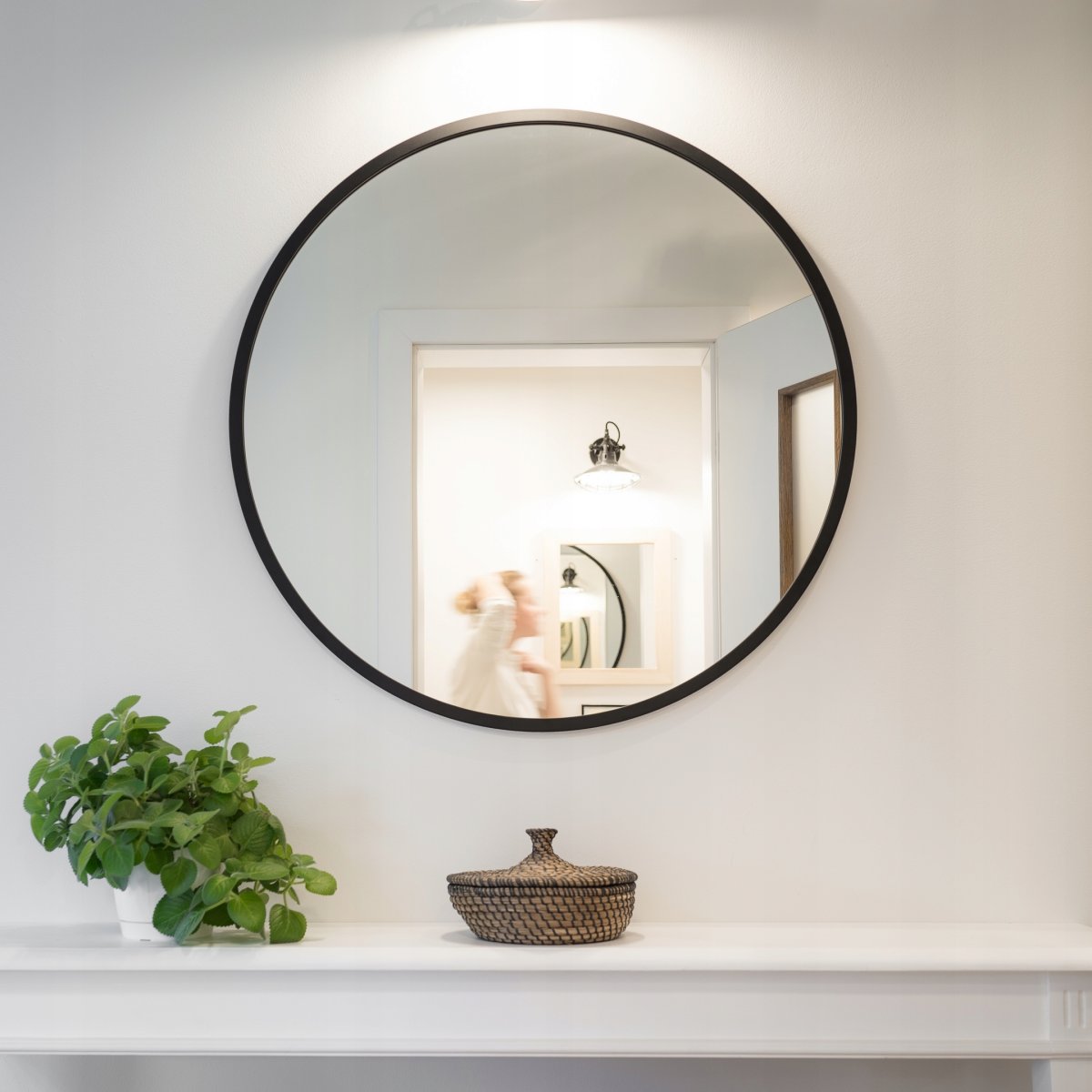 Оригинальное зеркало в коридоре