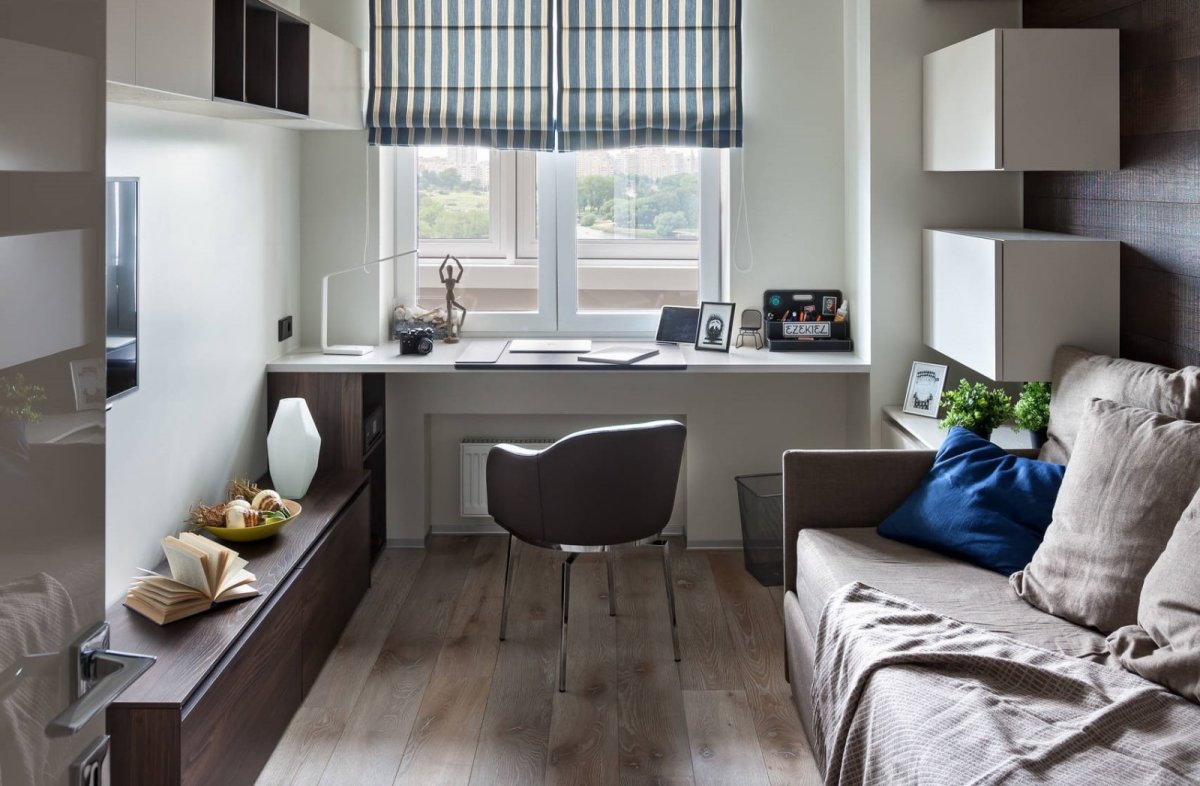 Стол у окна