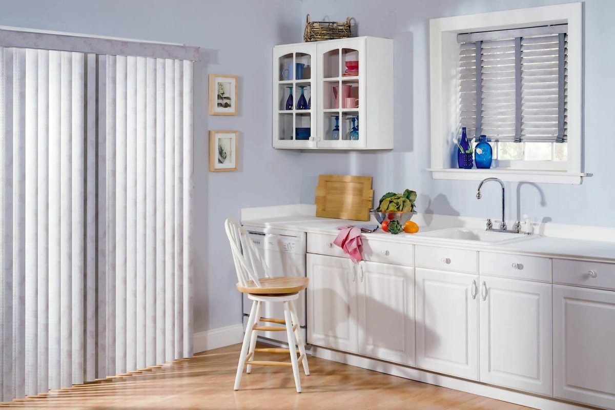Кухня с дверцами жалюзи