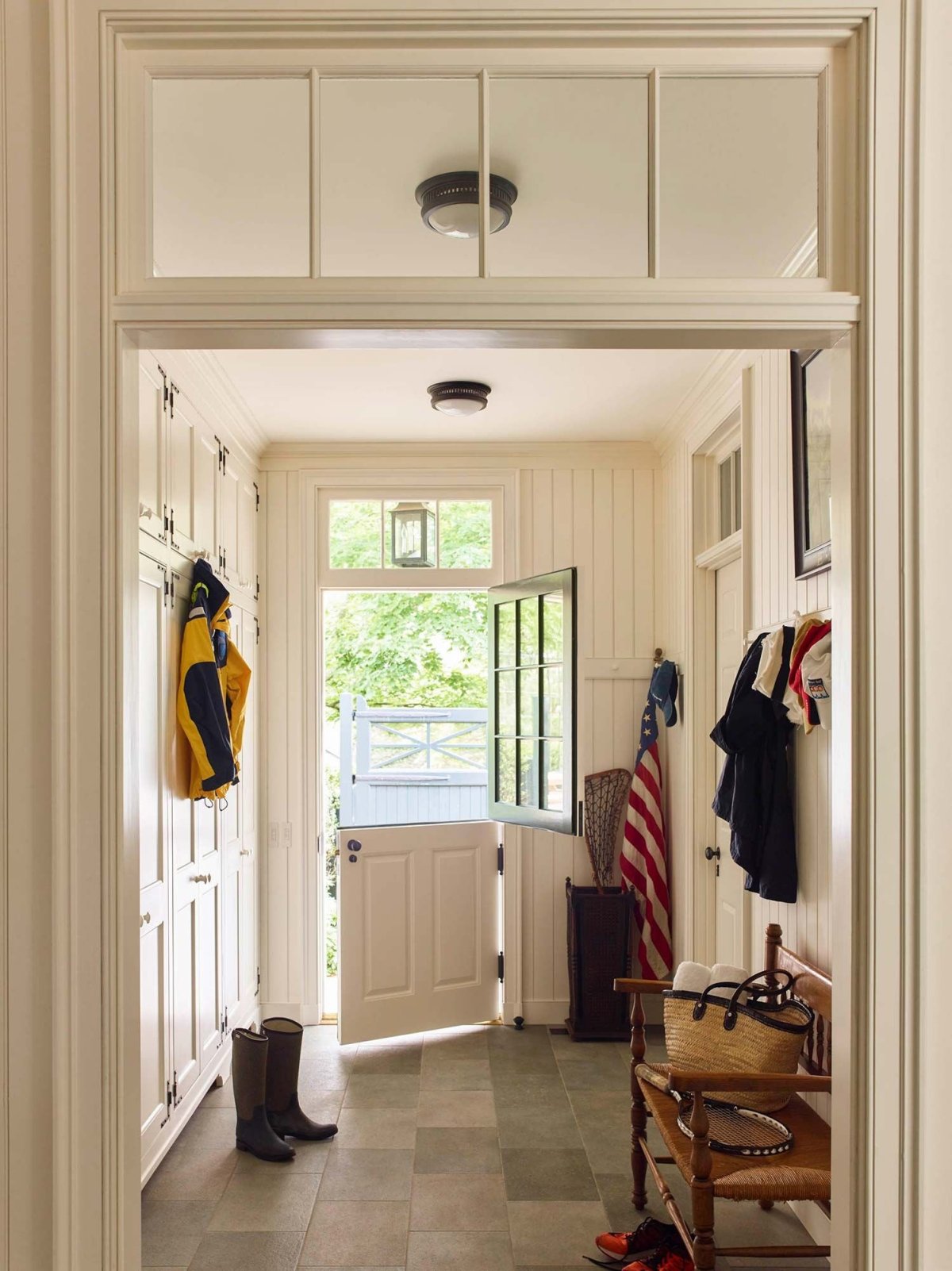 Желтая прихожая