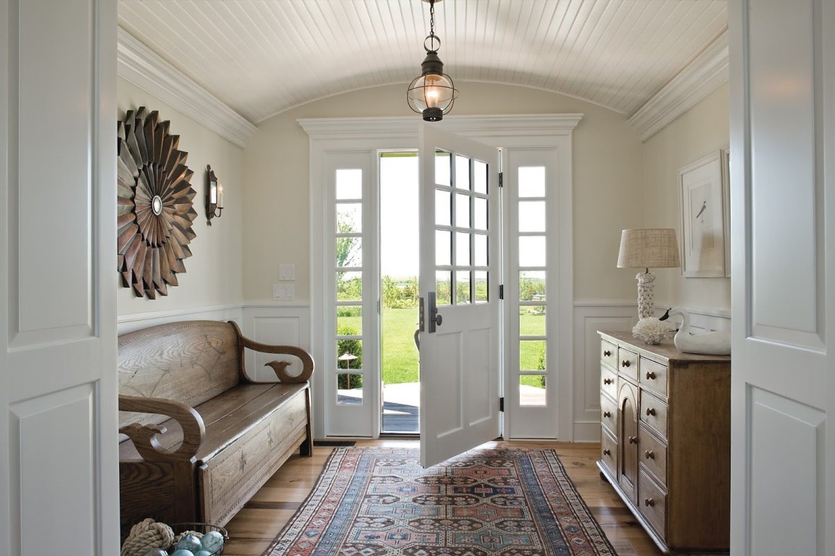 Прихожая в доме в американском стиле