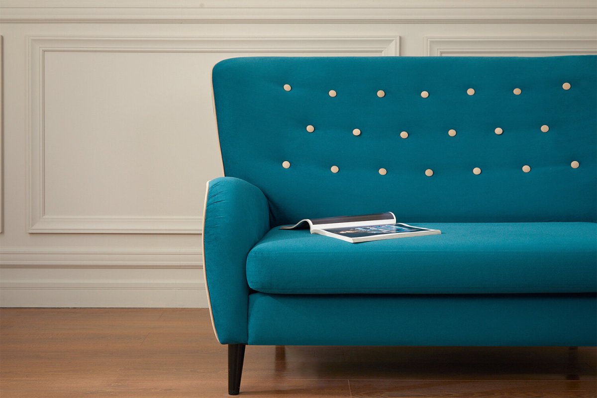 Современный диван на ножках