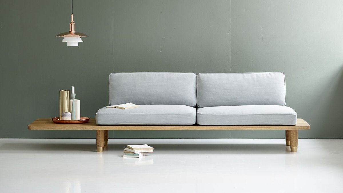 Небольшой диван в современном стиле